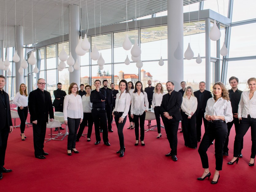 Zdjęcie grupowe zespołu Chóru Polskiego Radia