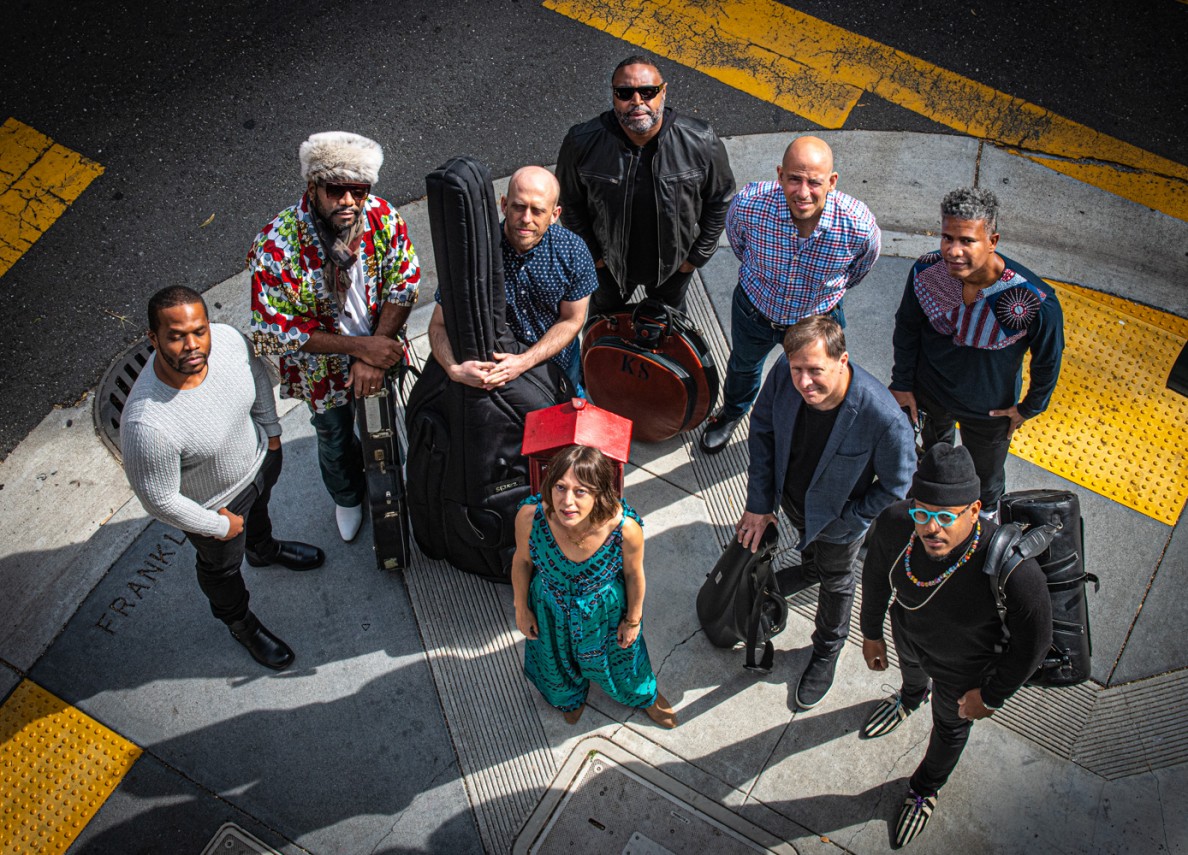 Zdjęcie zespołu SFJAZZ Collective.